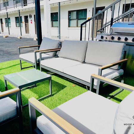 דירות ממפיס The Moose #10 - Stylish Loft With King Bed, Free Parking & Wi-Fi מראה חיצוני תמונה