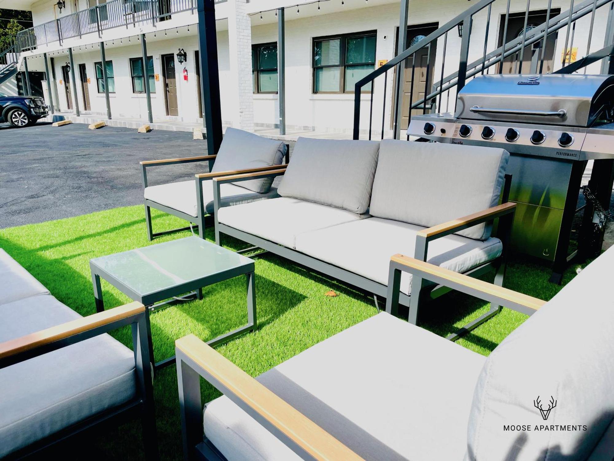 דירות ממפיס The Moose #10 - Stylish Loft With King Bed, Free Parking & Wi-Fi מראה חיצוני תמונה