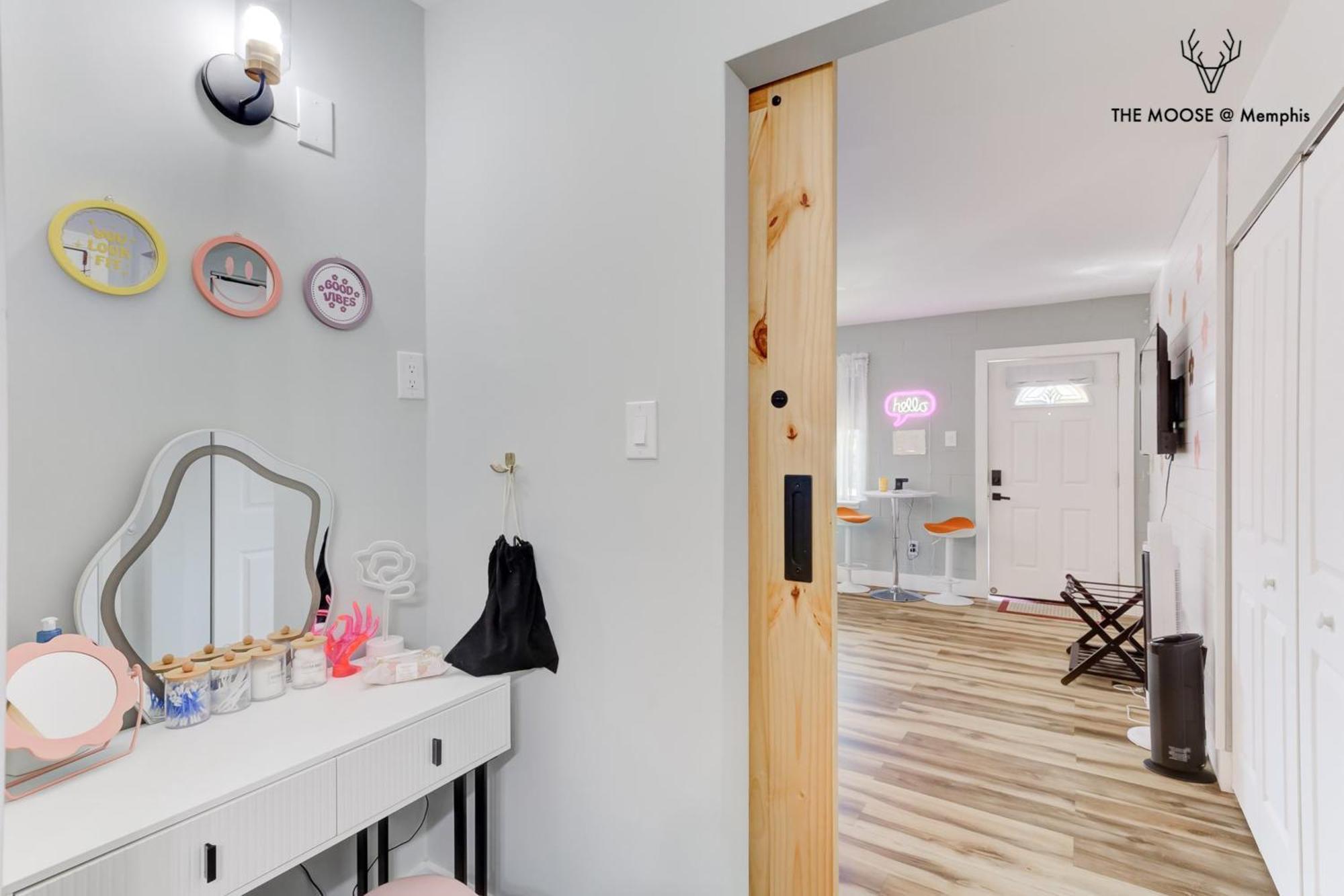 דירות ממפיס The Moose #10 - Stylish Loft With King Bed, Free Parking & Wi-Fi מראה חיצוני תמונה